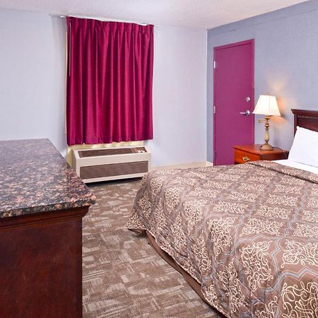 Country Garden & Suites-Benton Bagian luar foto