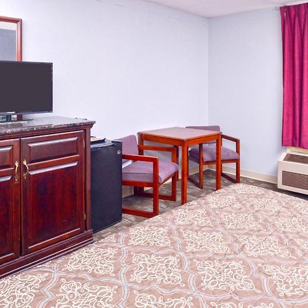 Country Garden & Suites-Benton Bagian luar foto