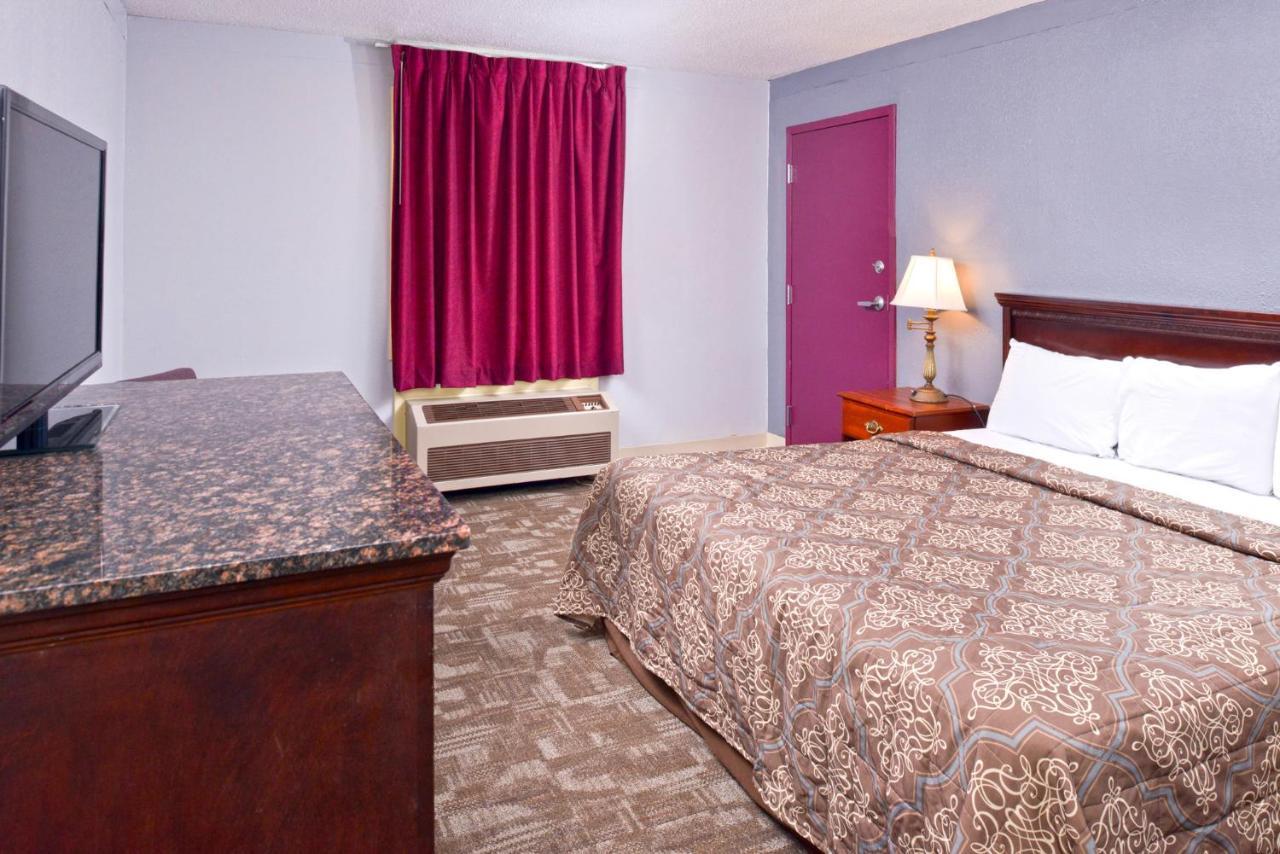 Country Garden & Suites-Benton Bagian luar foto