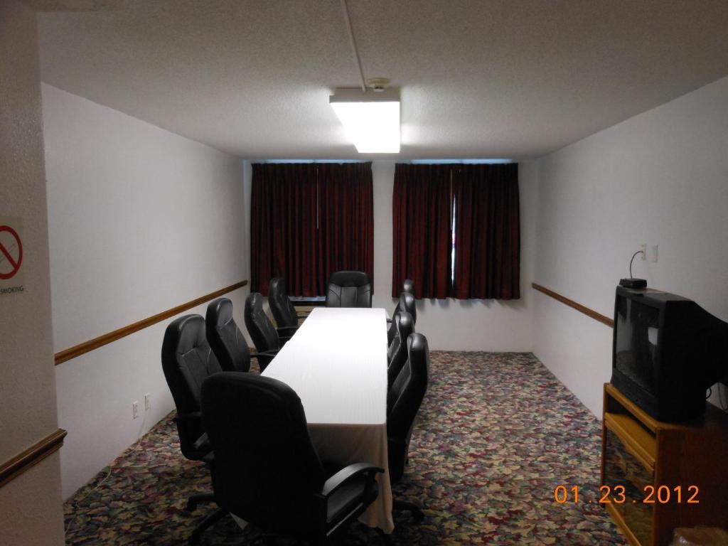 Country Garden & Suites-Benton Bagian luar foto