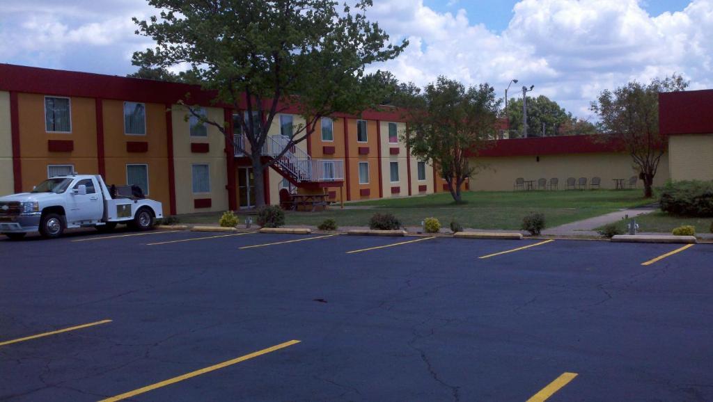 Country Garden & Suites-Benton Bagian luar foto