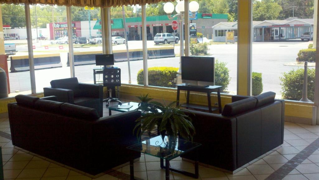 Country Garden & Suites-Benton Bagian luar foto