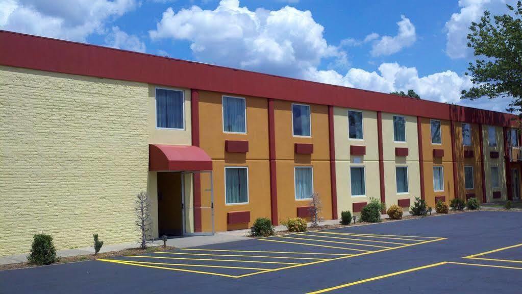 Country Garden & Suites-Benton Bagian luar foto
