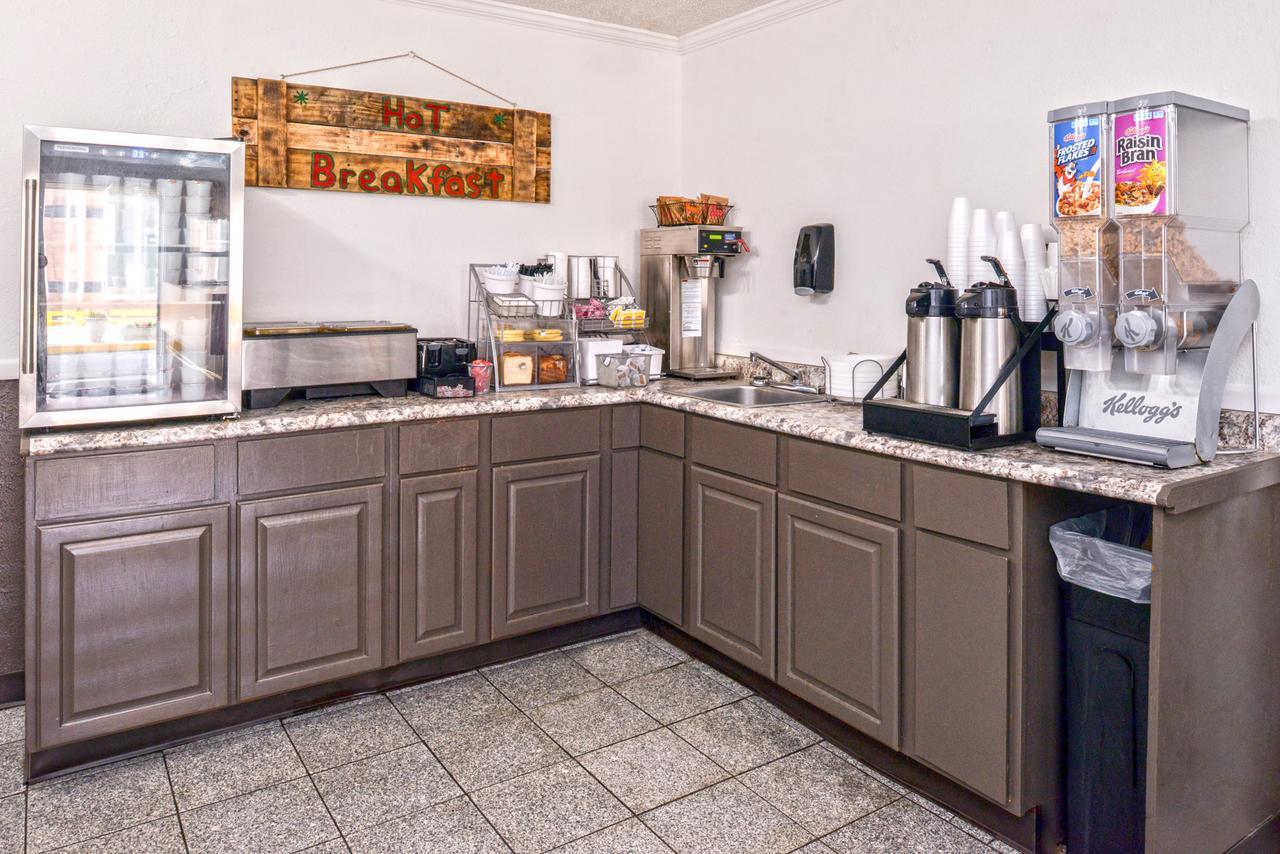 Country Garden & Suites-Benton Bagian luar foto