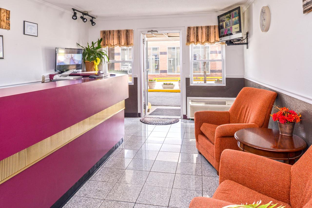 Country Garden & Suites-Benton Bagian luar foto