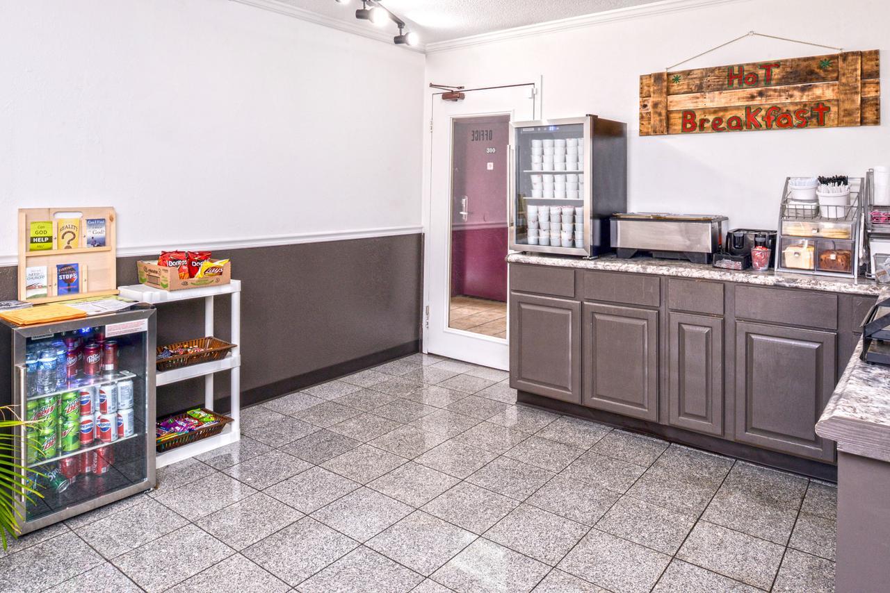 Country Garden & Suites-Benton Bagian luar foto