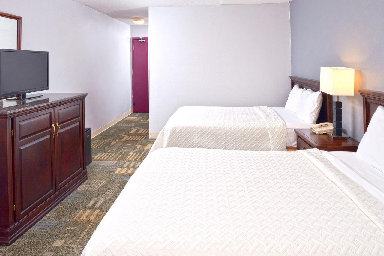 Country Garden & Suites-Benton Bagian luar foto