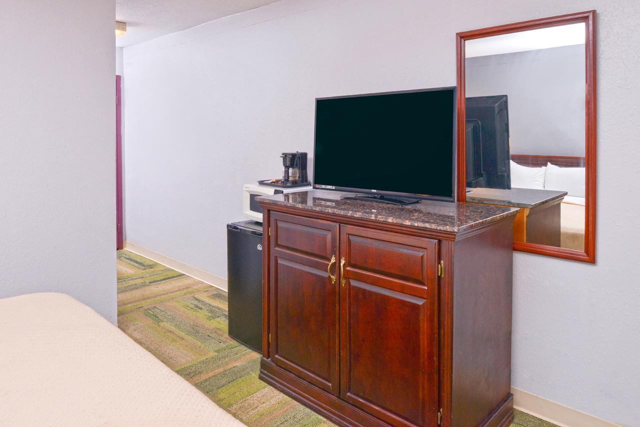 Country Garden & Suites-Benton Bagian luar foto
