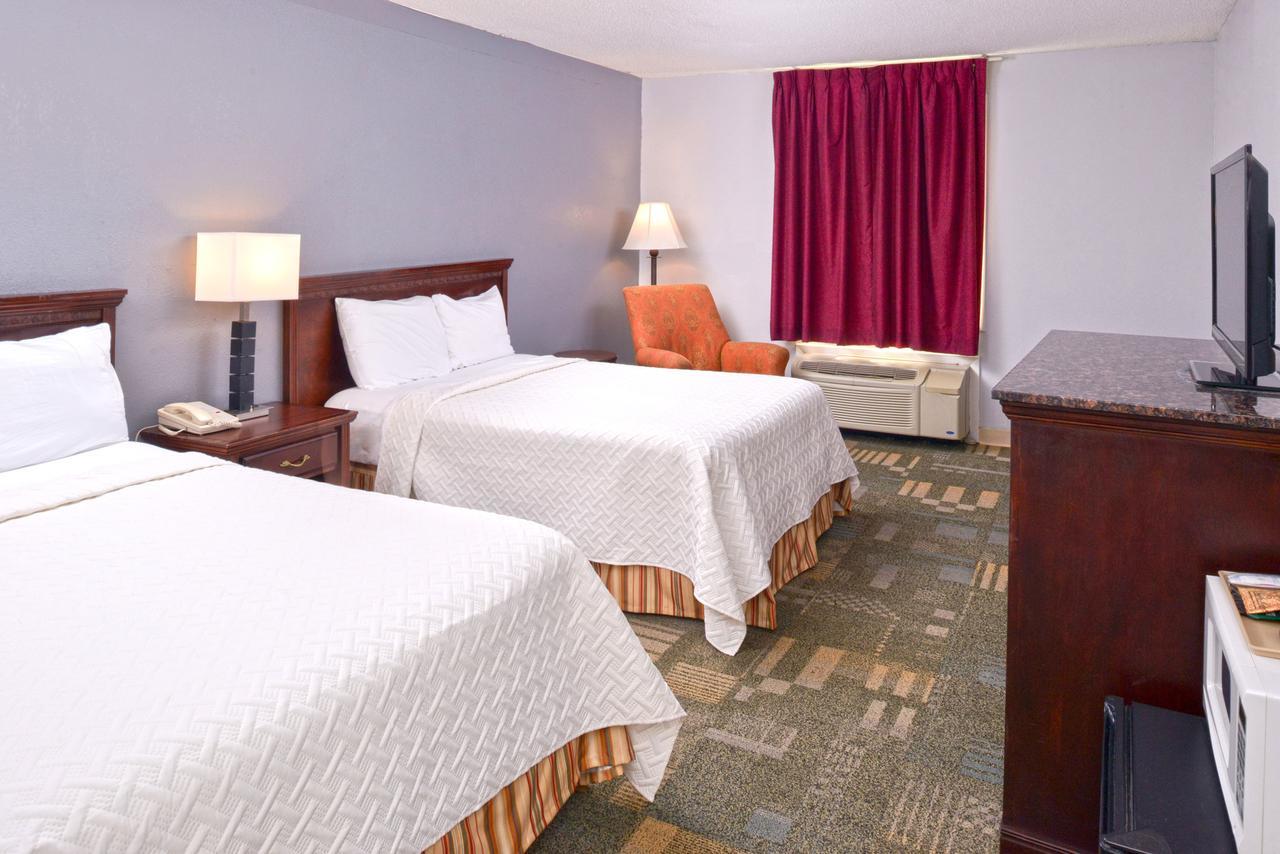 Country Garden & Suites-Benton Bagian luar foto