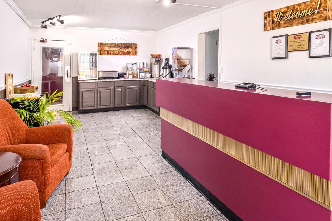 Country Garden & Suites-Benton Bagian luar foto