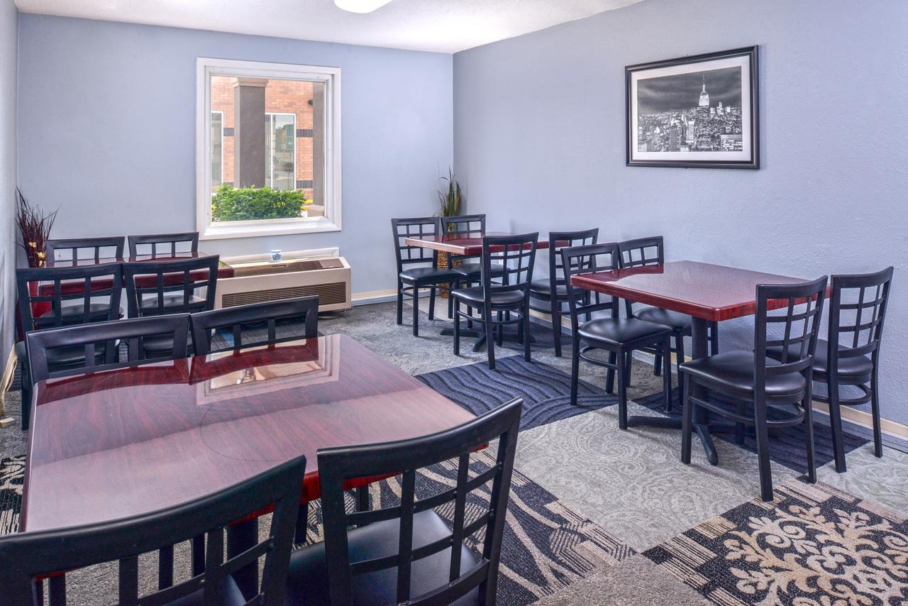 Country Garden & Suites-Benton Bagian luar foto
