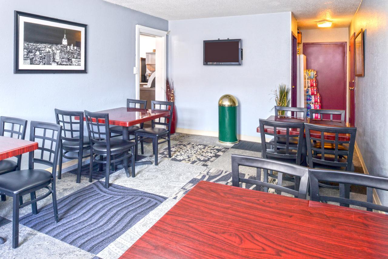 Country Garden & Suites-Benton Bagian luar foto
