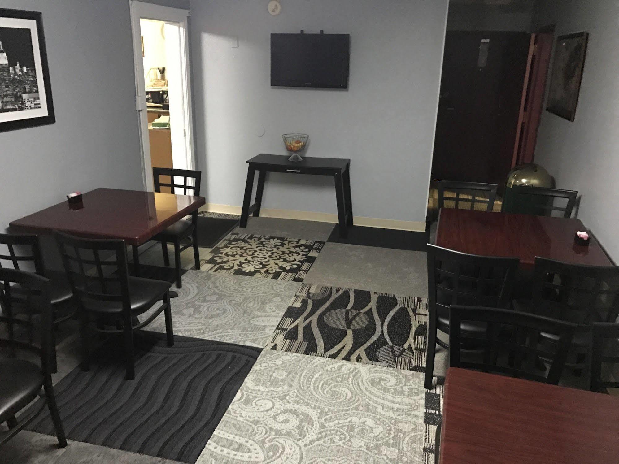 Country Garden & Suites-Benton Bagian luar foto