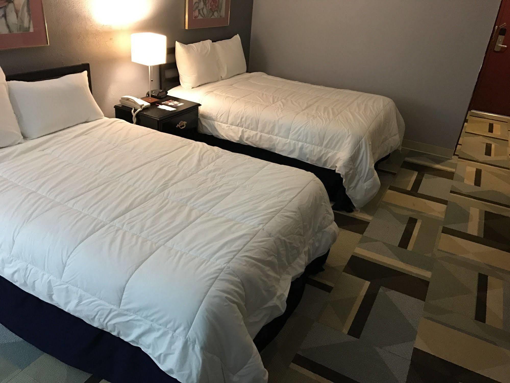 Country Garden & Suites-Benton Bagian luar foto