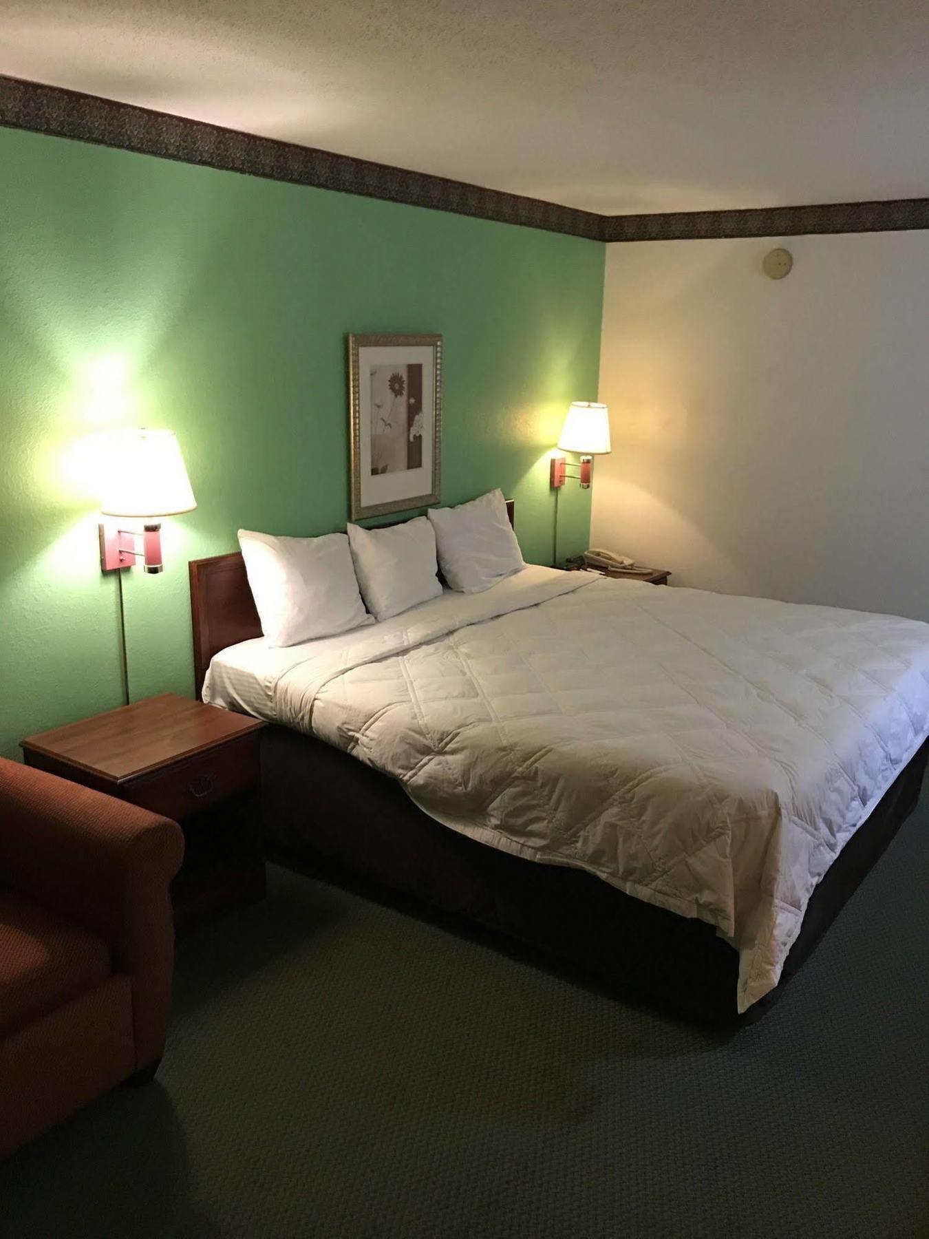 Country Garden & Suites-Benton Bagian luar foto
