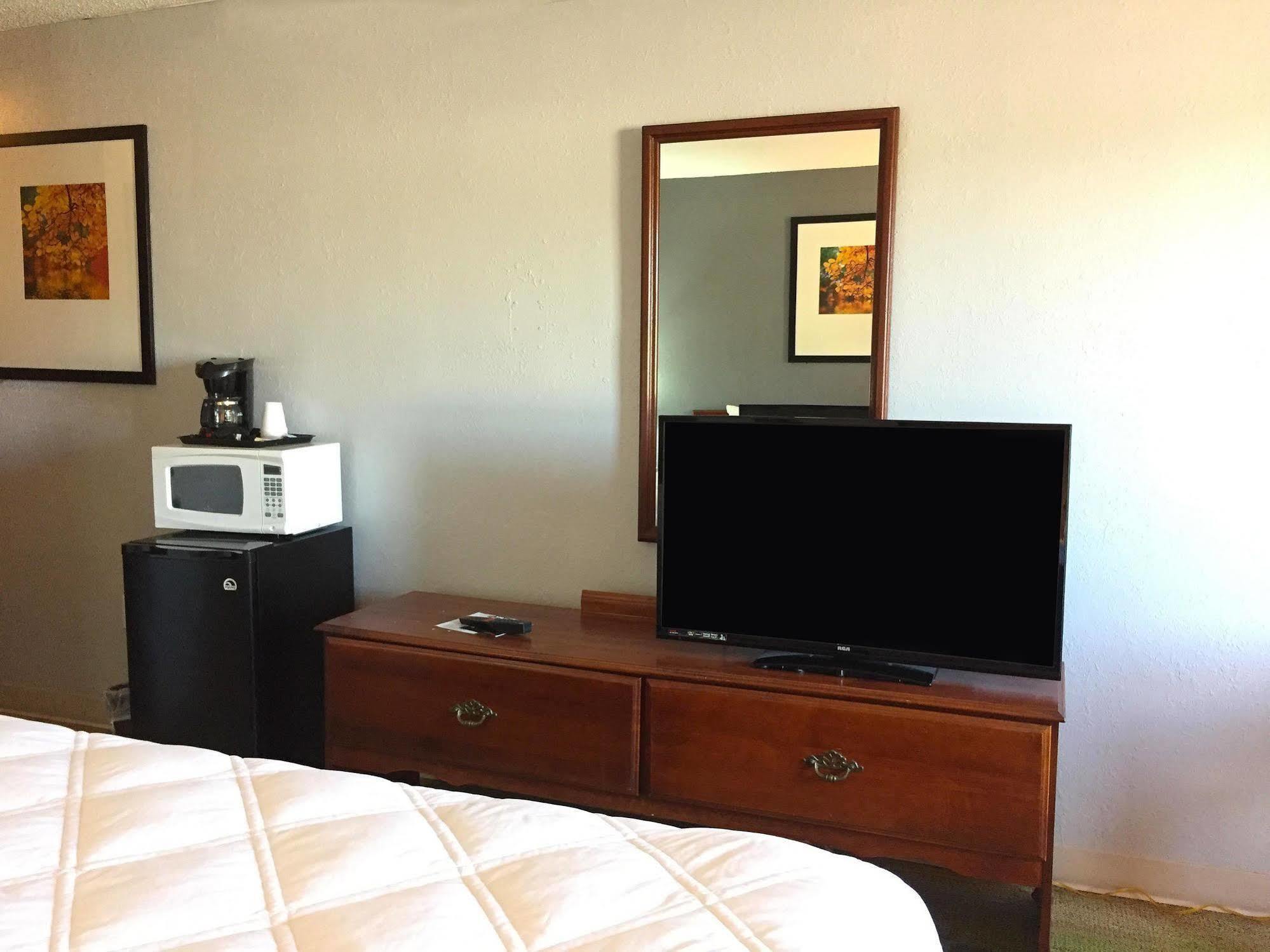 Country Garden & Suites-Benton Bagian luar foto
