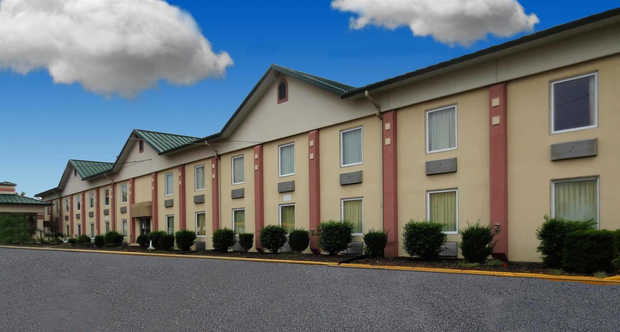 Country Garden & Suites-Benton Bagian luar foto